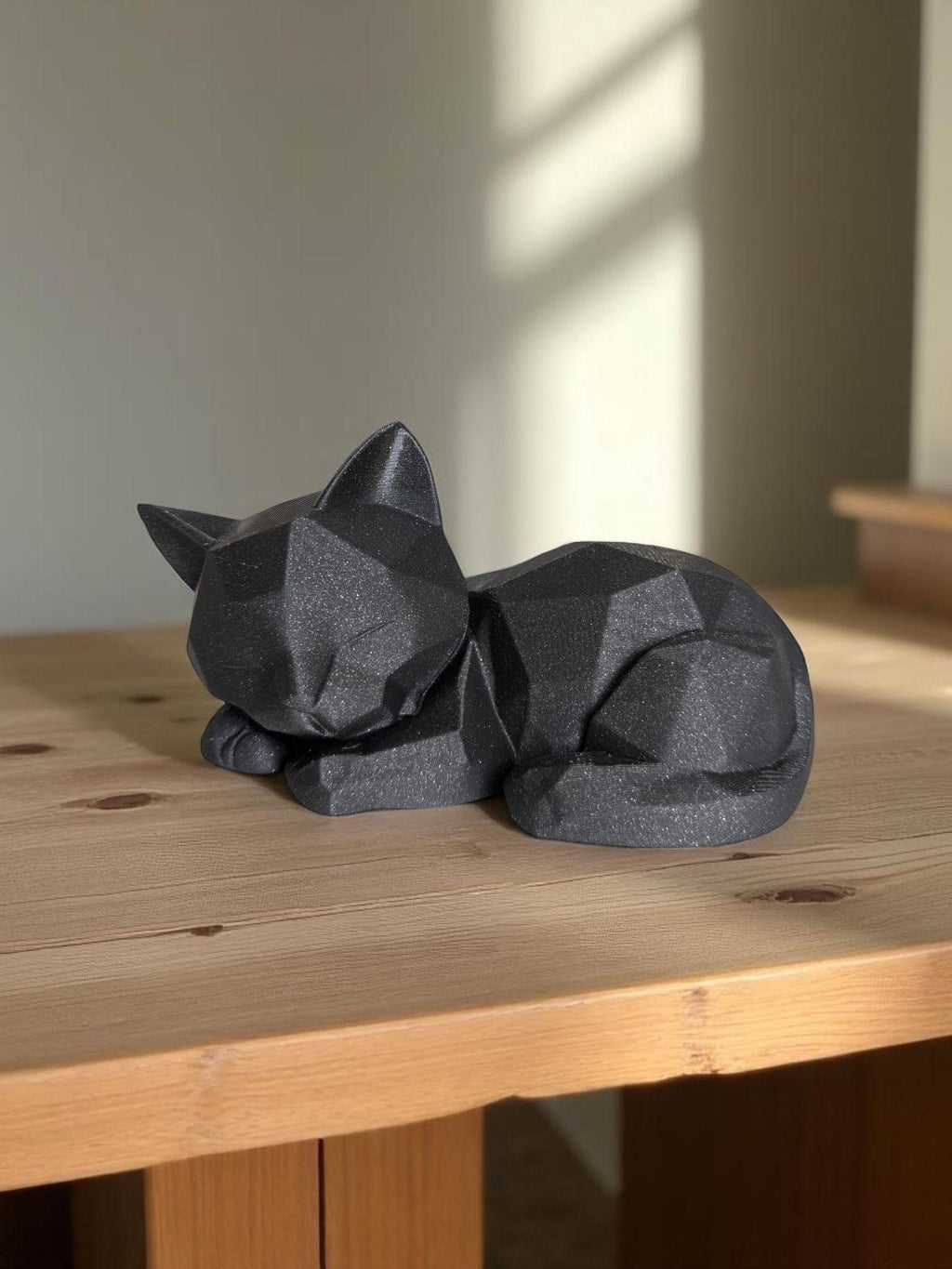 Modern Low Poly Kitten Sculpture: 3D Printed Sleeping Cat
