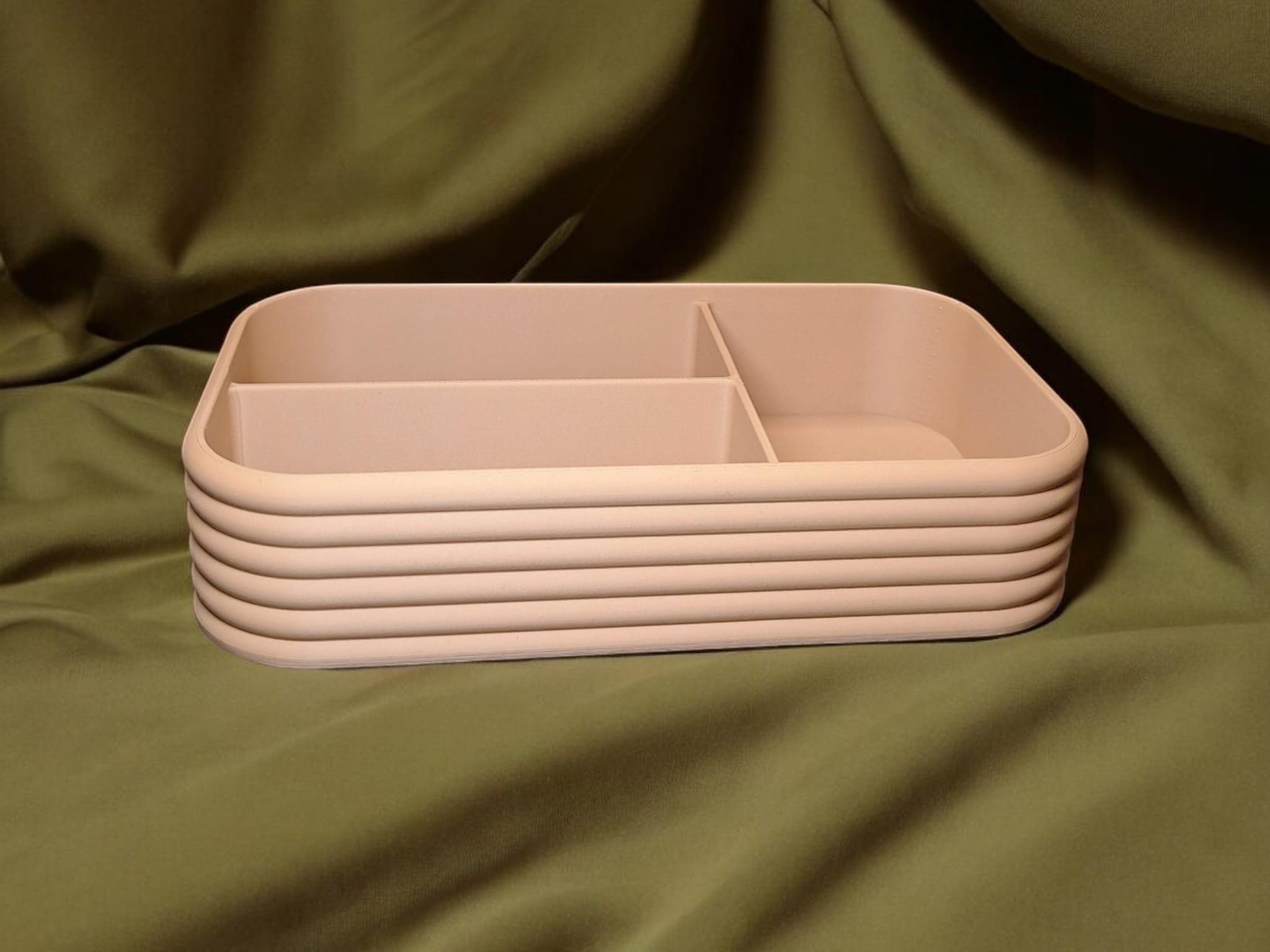 Retro-Style Office Organiser – 60s-Inspired Charm Meets Modern Function