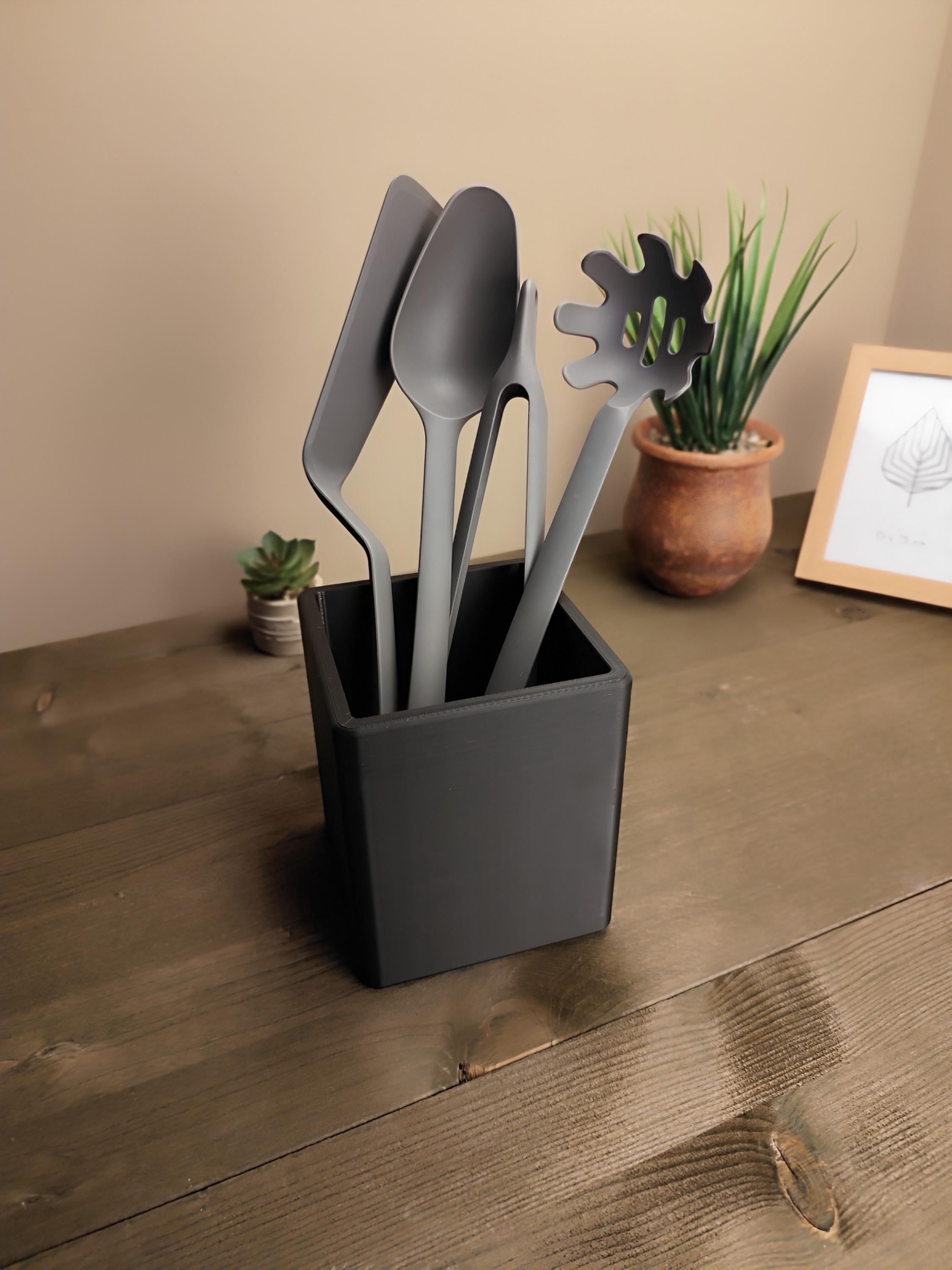 Minimalist Kitchen Utensil Holder – Timeless Design, Everyday Function