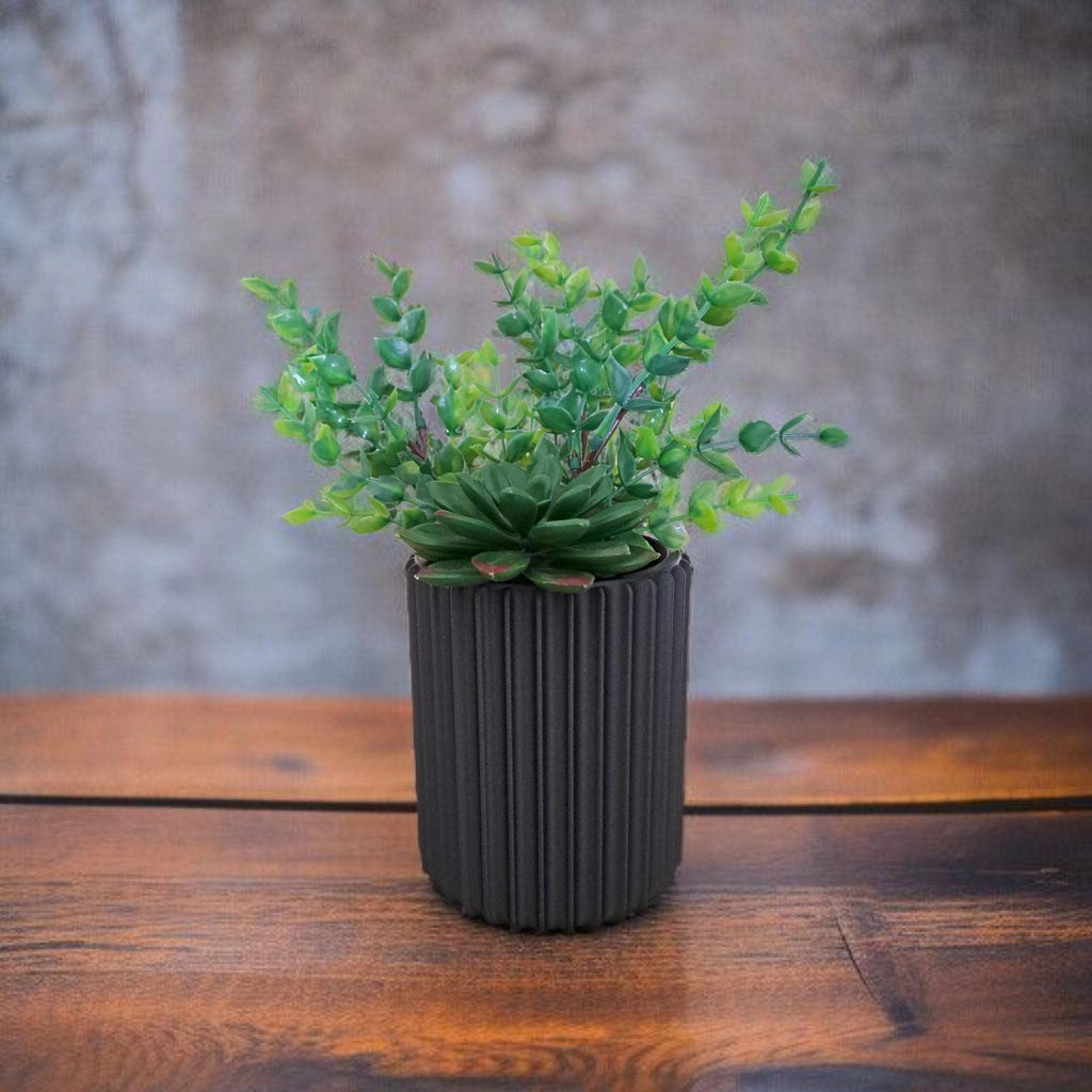 Ribbed pen, brush,  plant holder with fine surface structure