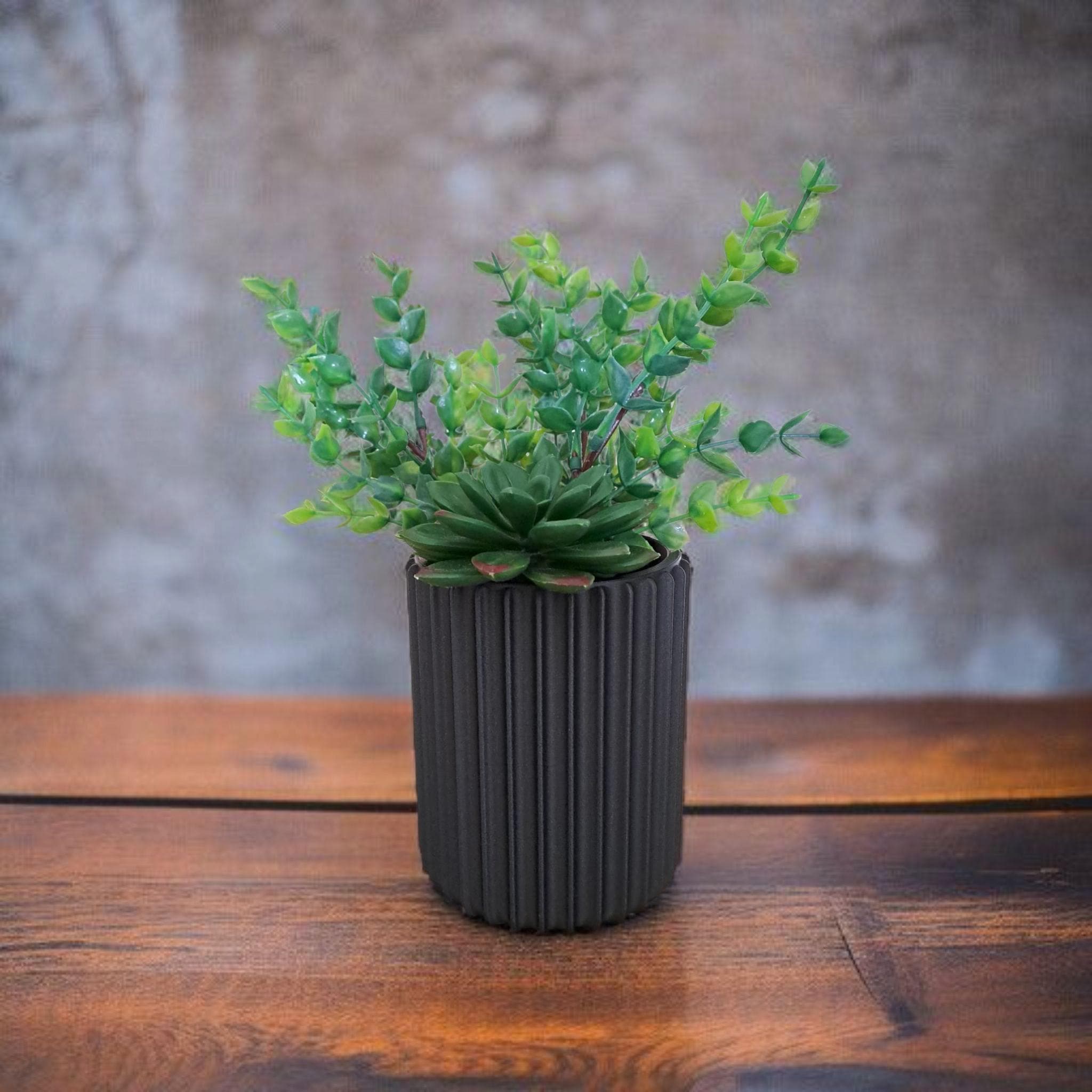 Ribbed pen, brush,  plant holder with fine surface structure