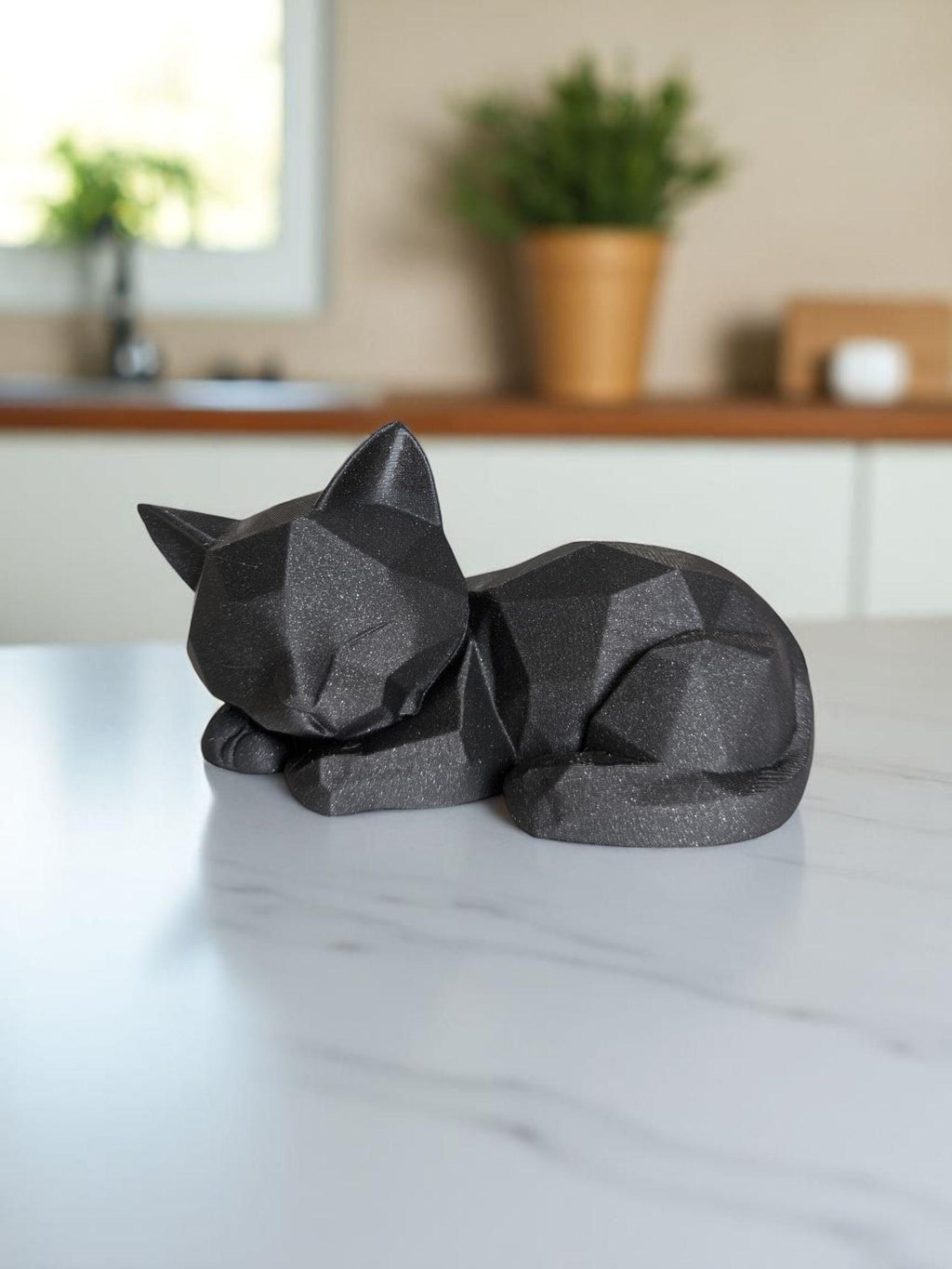 Modern Low Poly Kitten Sculpture: 3D Printed Sleeping Cat
