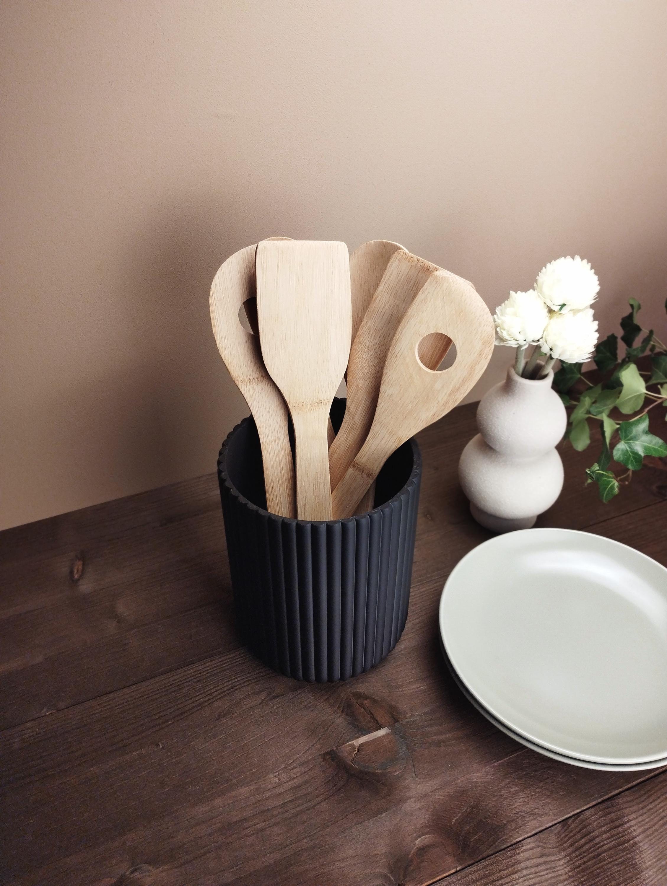 Ribbed Kitchen Utensil Holder – Stylish Form, Everyday Function