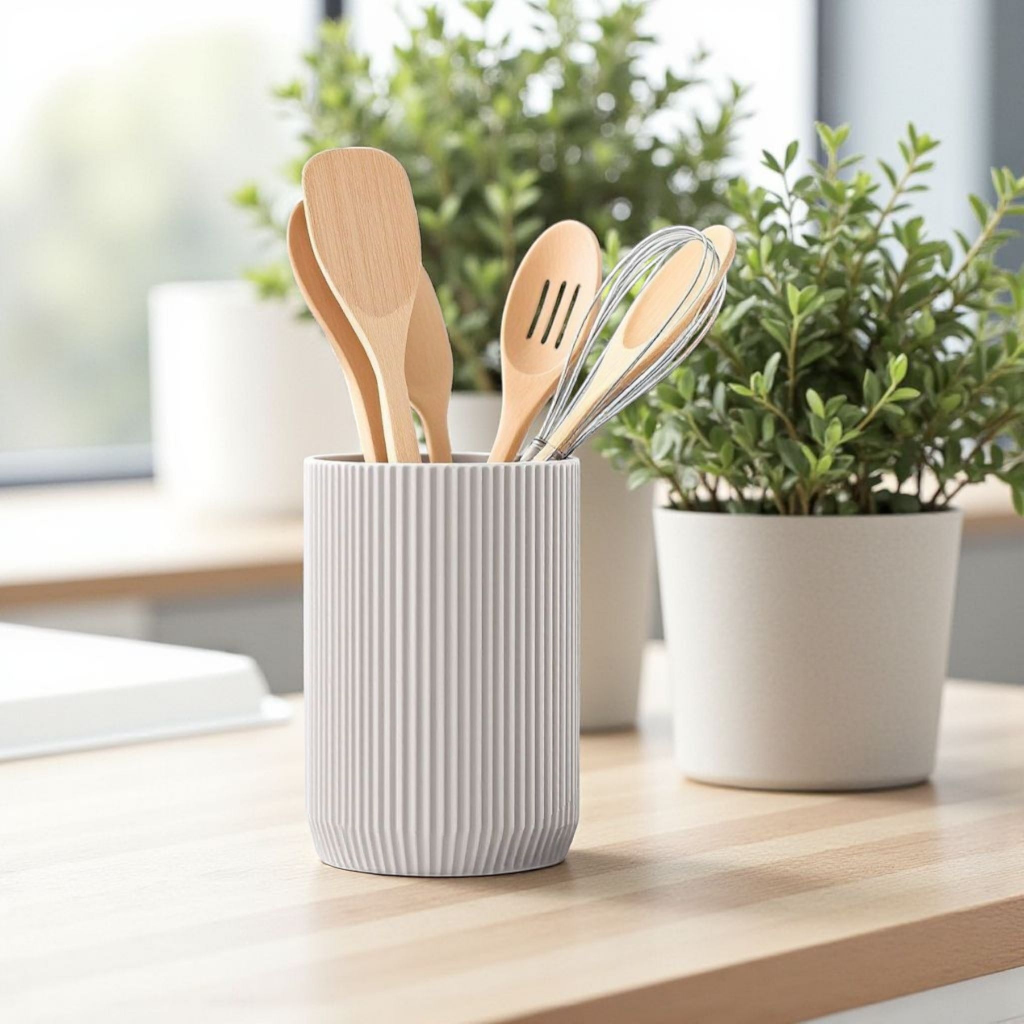 Modern Ribbed Kitchen Utensil Holder – Elegant Home Décor Accent