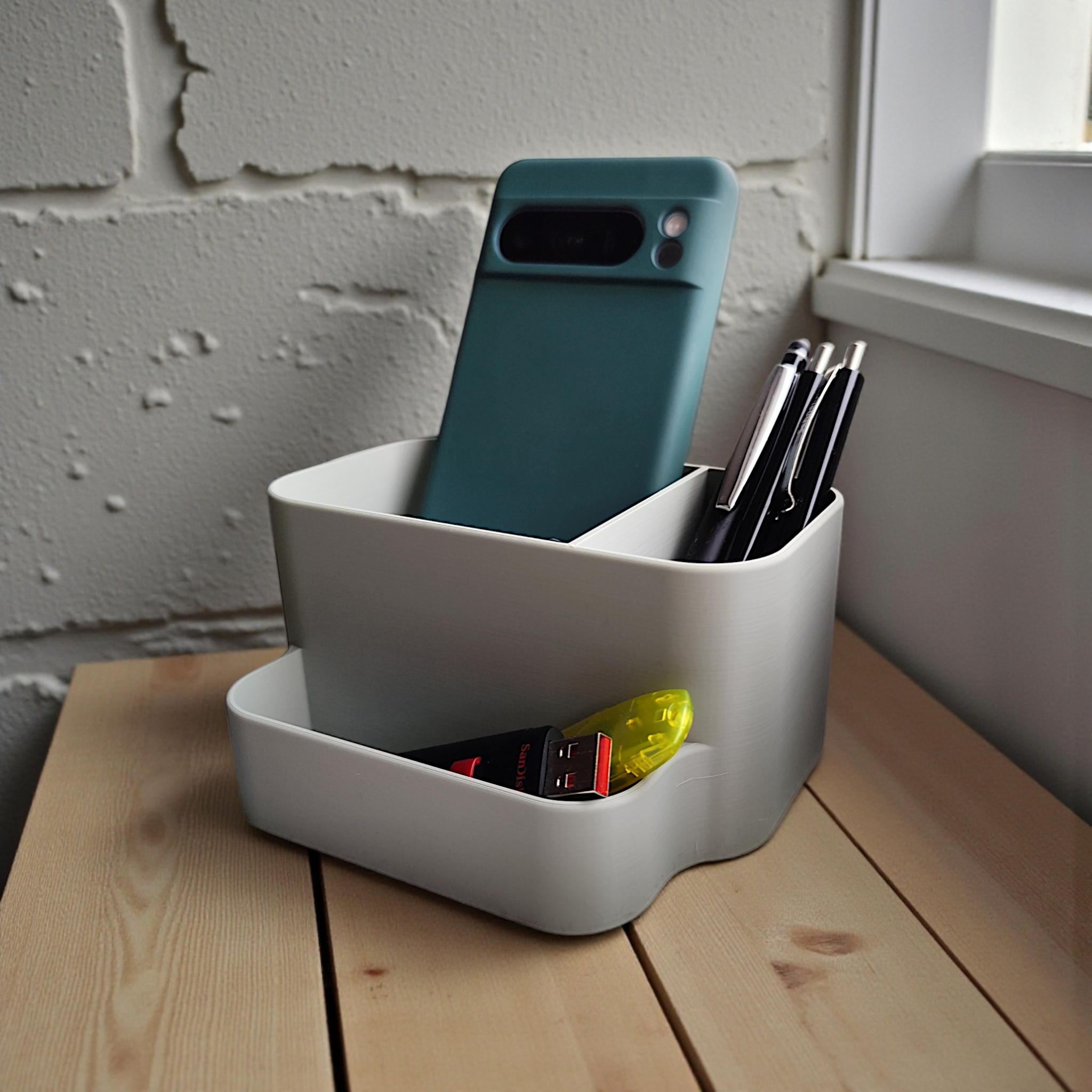 Modern Curved Desk Organiser – Minimalist Office Storage for Phone, Pens & Business Cards – Stylish Desktop Tidy UK