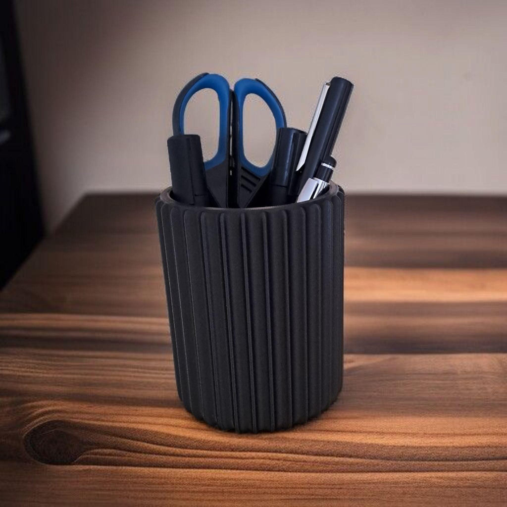 Ribbed pen, brush,  plant holder with fine surface structure