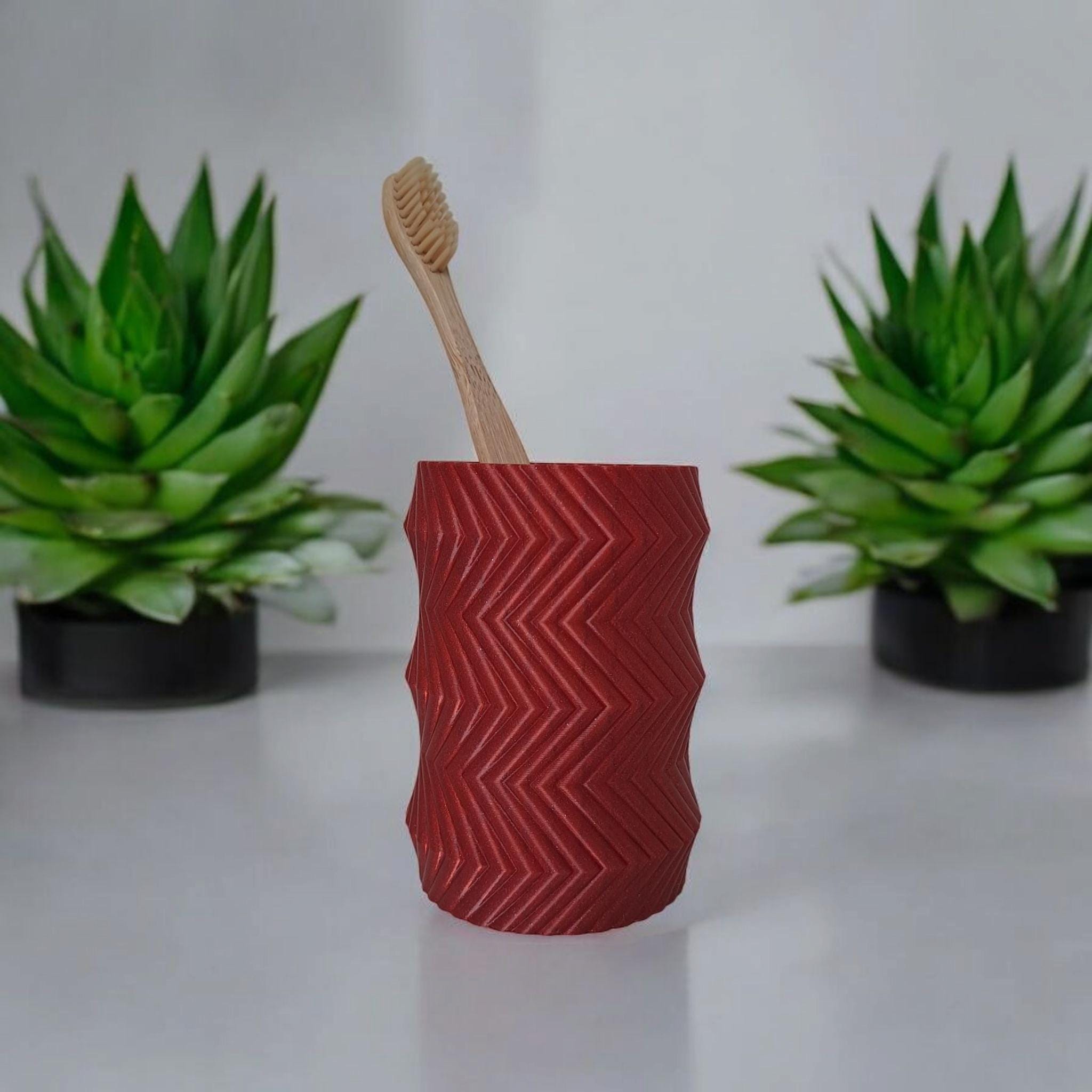 Rolling Gear - Ribbed Holder – Precision-Inspired Design with Striking Light Play