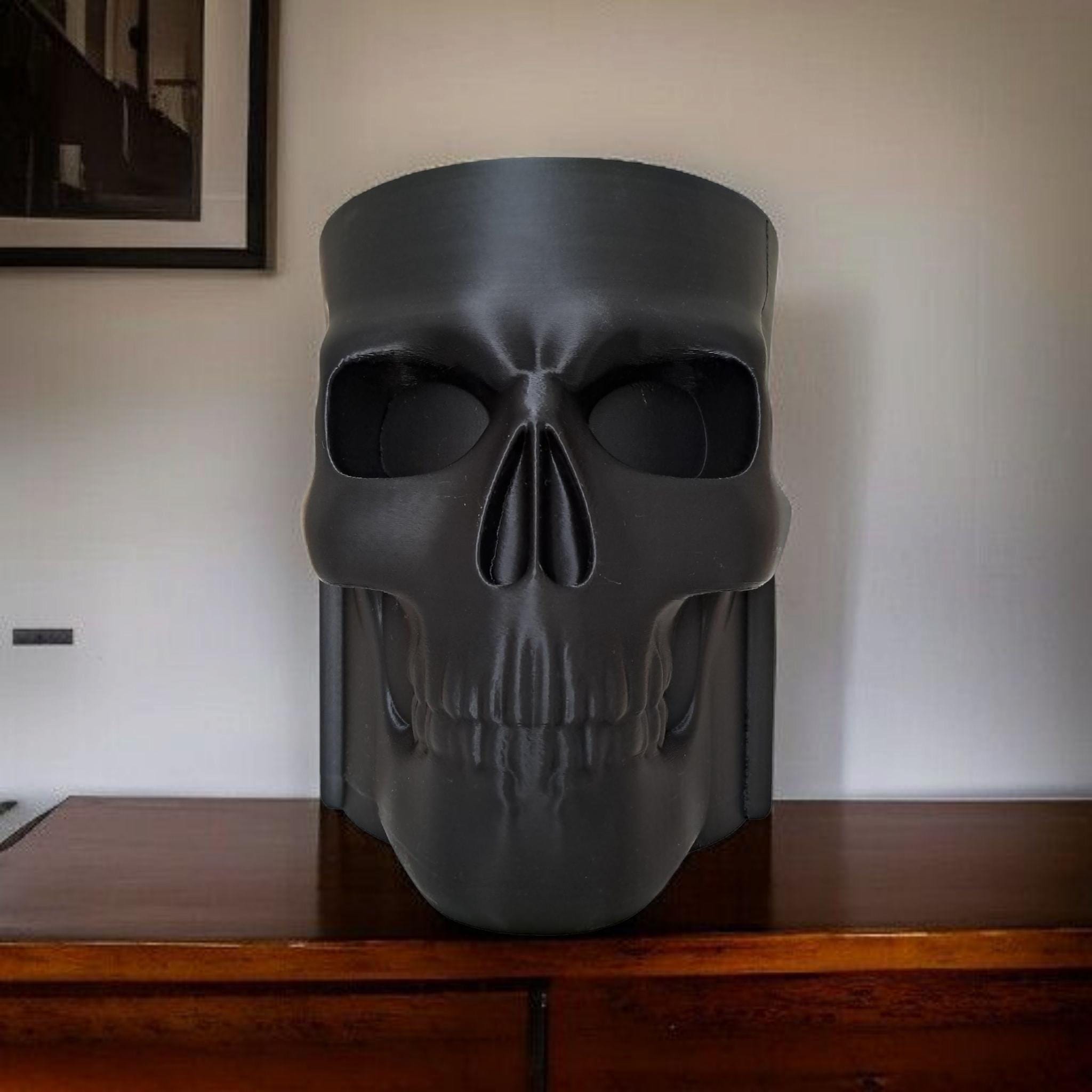 Minimalist Gothic Skull-Shaped Holder