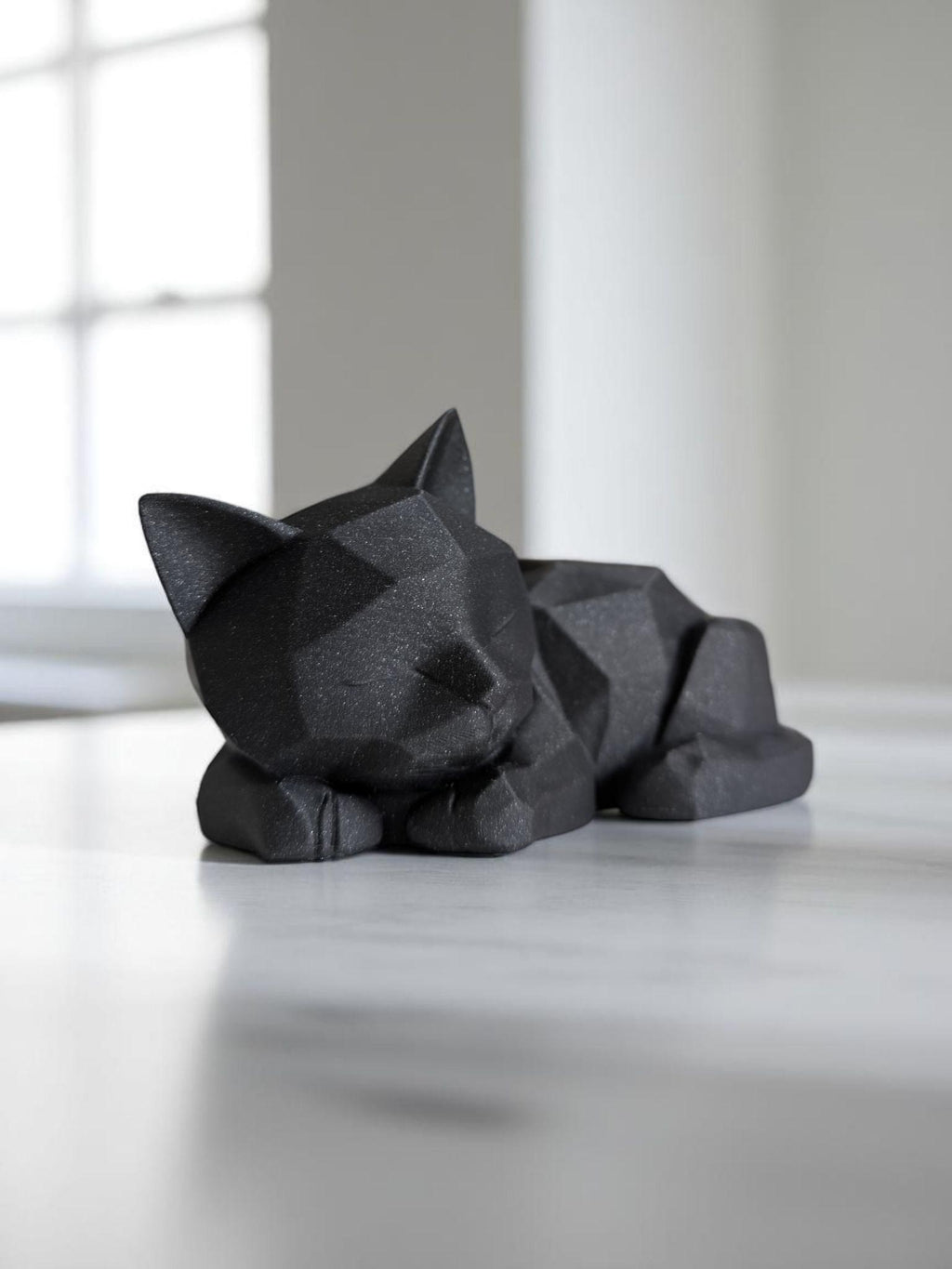 Modern Low Poly Kitten Sculpture: 3D Printed Sleeping Cat